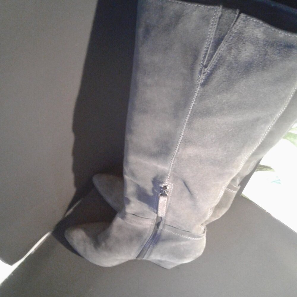 Pour la Victorie Gray Suede High Wedge Boots